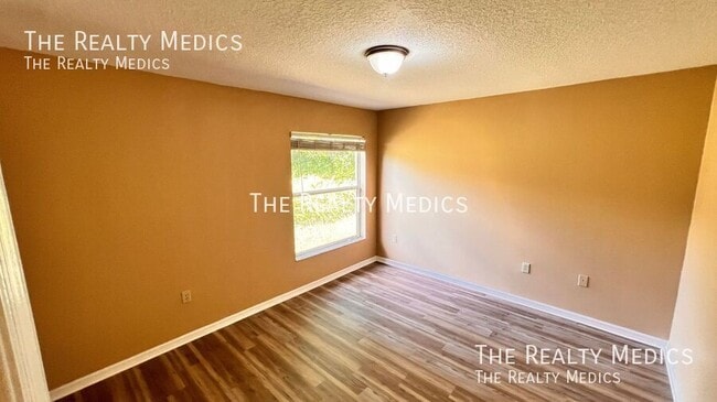 Building Photo - 1481 Woodfern St