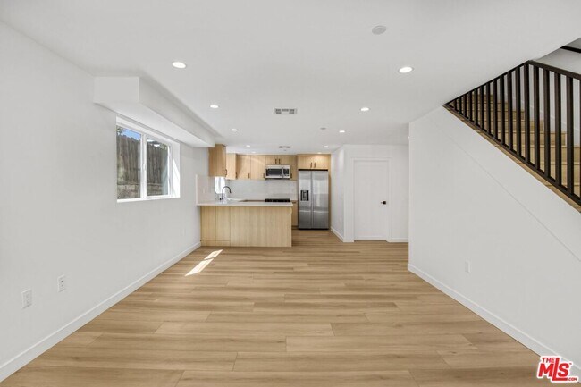 Building Photo - 10826 Hesby St