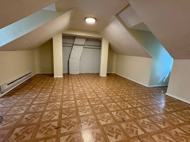 Building Photo - 4 Bedroom 1 Bathroom Rowhome in Reading w/...