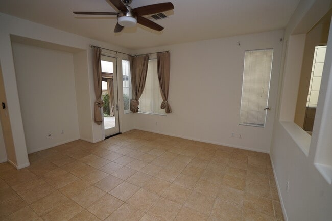 Building Photo - Creekside 3 Bedroom Rental Home in Valencia!
