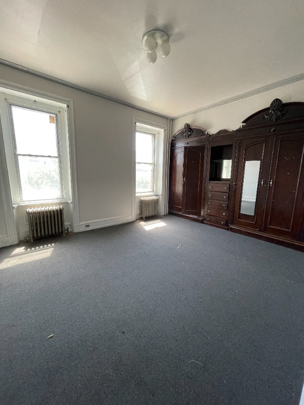 Building Photo - 208 S 41st St