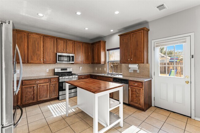Building Photo - 7419 Chathan Glen Ln
