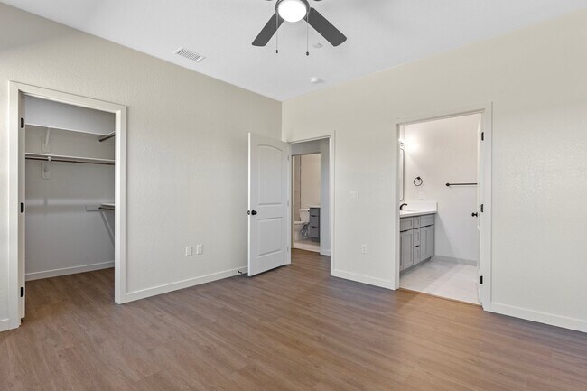 Building Photo - 8457 Great Cir Dr