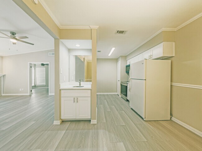 Building Photo - 8100 Cambridge St