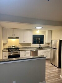 Building Photo - 410 W Lindbergh Blvd