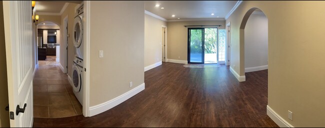 Building Photo - Call for your Private Showing! - Rent Ready September 1st