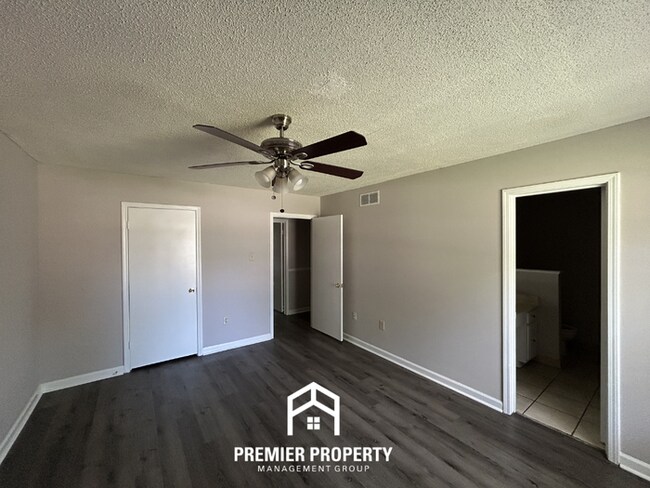 Building Photo - 3BR/2BA Memphis Rental with Attached 2-Car Garage & Hardwood Flooring