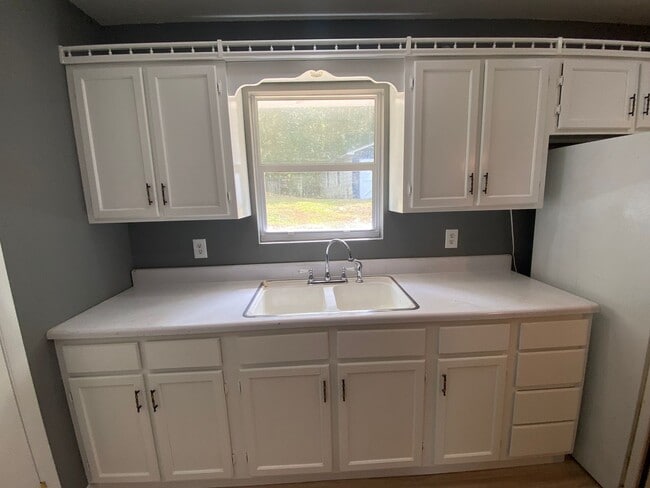 Building Photo - Ringgold 2 Bed 1 bath Screened in Porch, Oversized Workshop