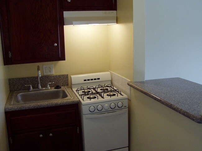 Kitchen - 16925 Prairie Ave