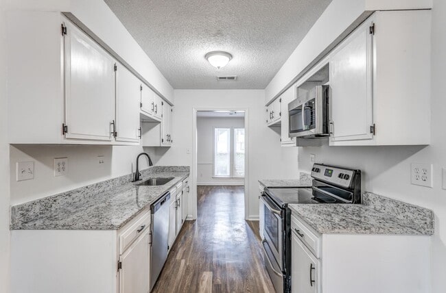 Building Photo - 1320 Fox Trace Dr