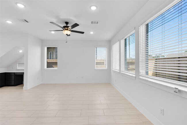 Building Photo - 1412 Shaded Rock Dr