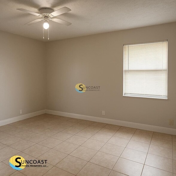 Building Photo - 3235 Holly Berry Ln