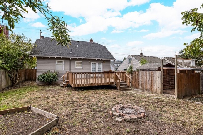 Building Photo - Charming Bungalow with Spacious Loft Suite and Large Backyard