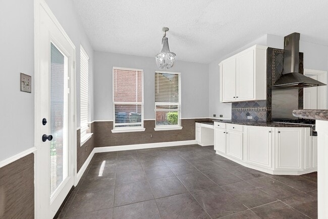 Building Photo - 1413 Westmont Dr