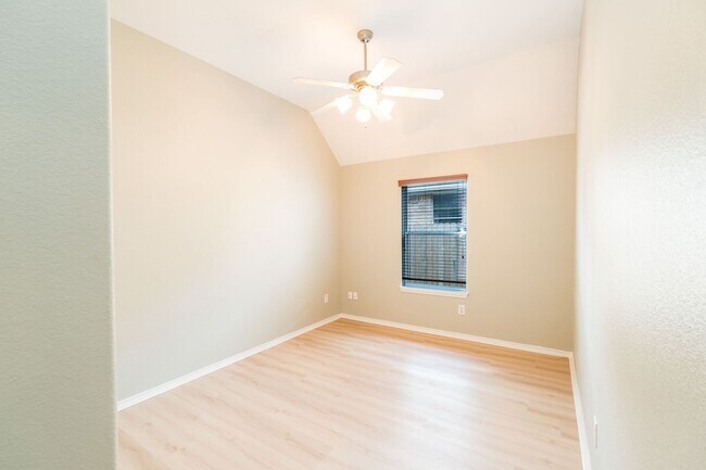Building Photo - 11516 Sunny Creek Ln