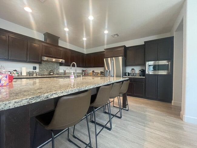 Building Photo - Southtown Home