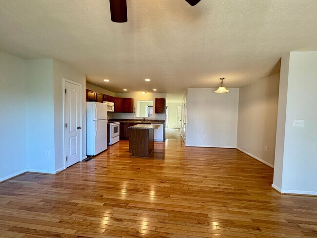 Building Photo - 3 Bed/ 2.5 Bath Townhome close to the interstate - Available 06/08/2026