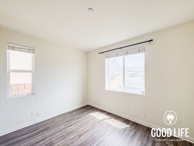 Building Photo - 3896 Lake Cir Dr