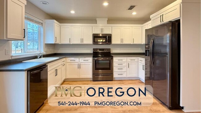 Building Photo - 608 SE Liberty Dr