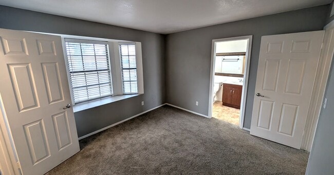 Building Photo - 3 Bedroom Townhome Near W University Dr and S Hardy Dr!