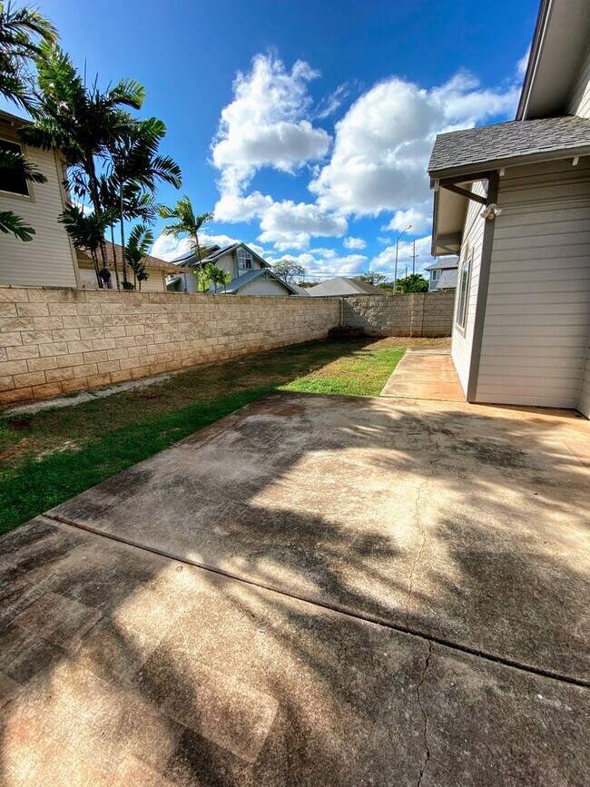 Building Photo - 341YOS