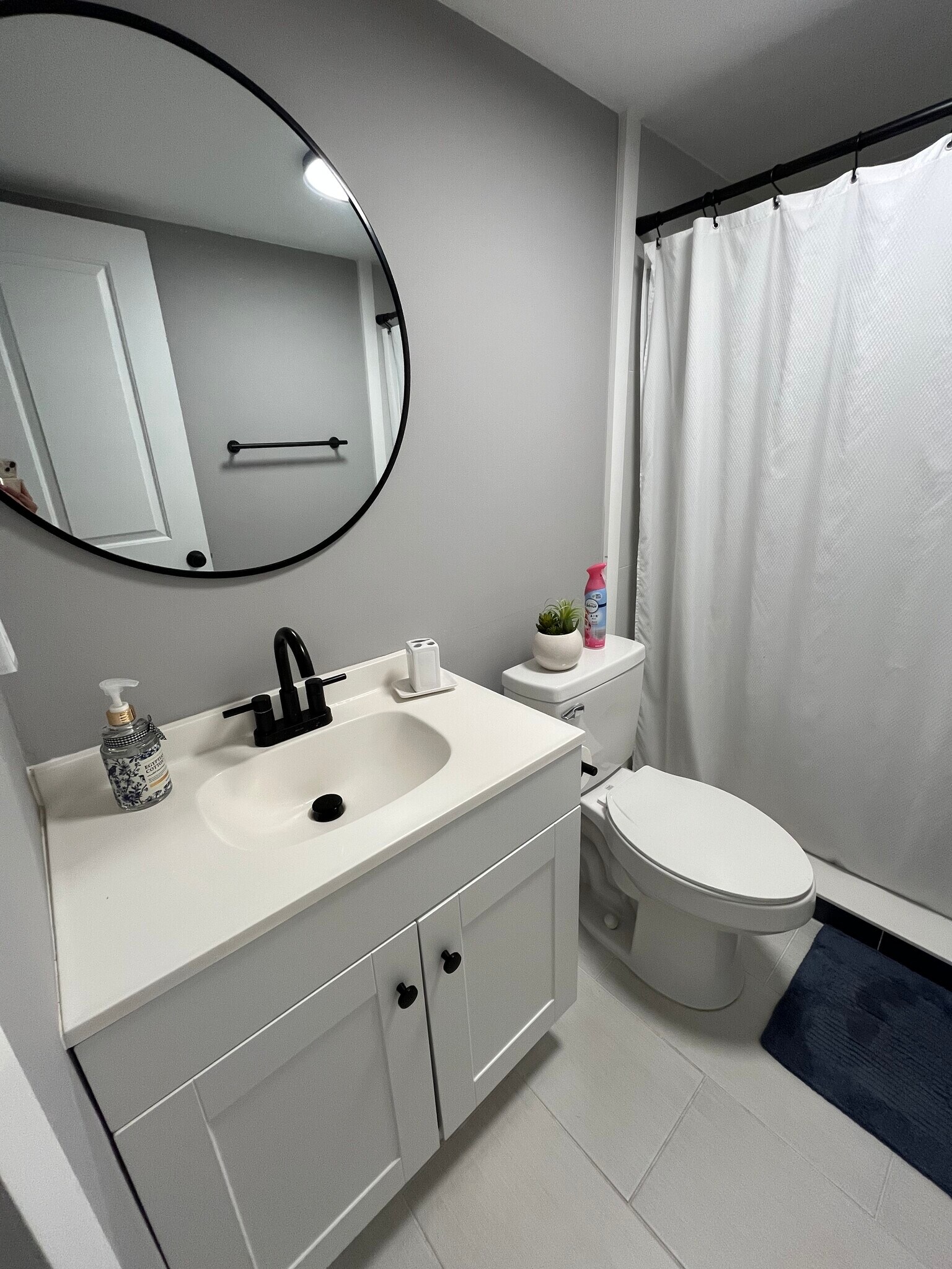 Guest bathroom - 2700 N Highway A1A