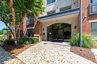 Building Photo - AVAILABLE NOW! $200 off 1st month's rent!! Gorgeous 1 bedroom, 1 bath condo in The Landing at Sou...