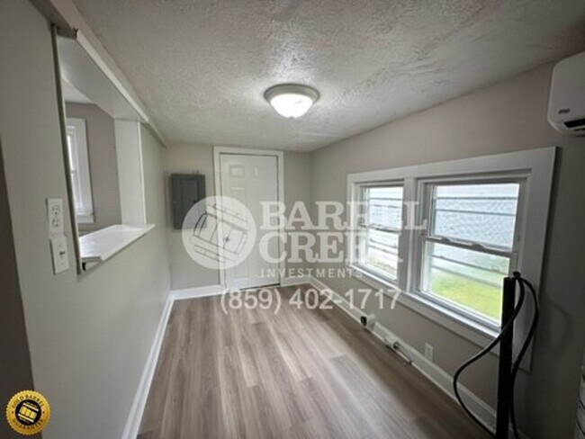 Building Photo - 2-Bed 1-Bath House