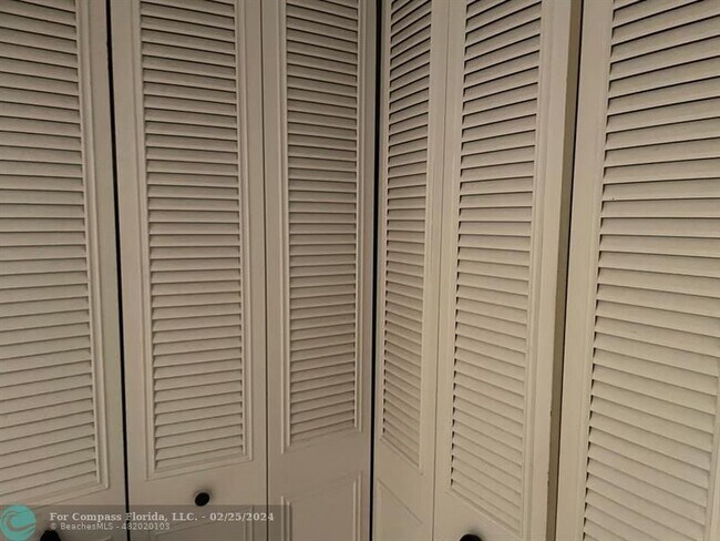 Building Photo - 670 NE 46th Ct