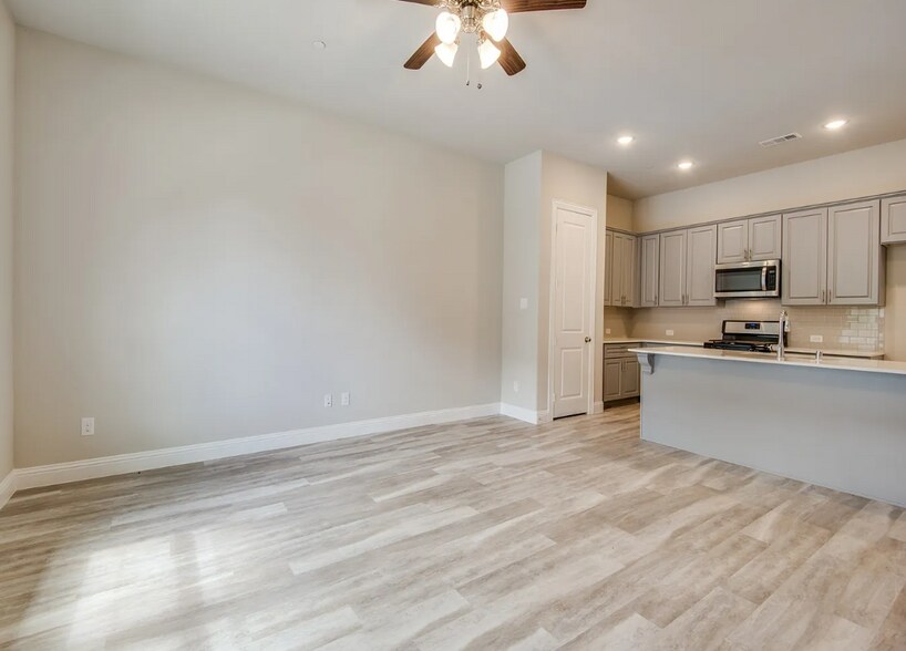 Building Photo - 4176 Kearsage Dr