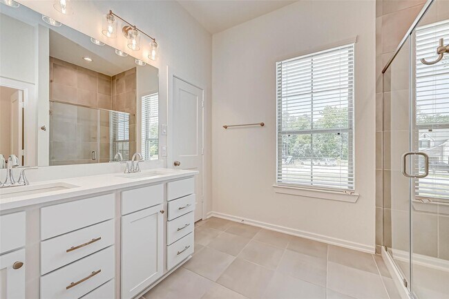 Building Photo - 580 Longleaf Pine Dr