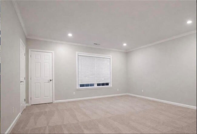 Building Photo - 218 Barfield Ave SW