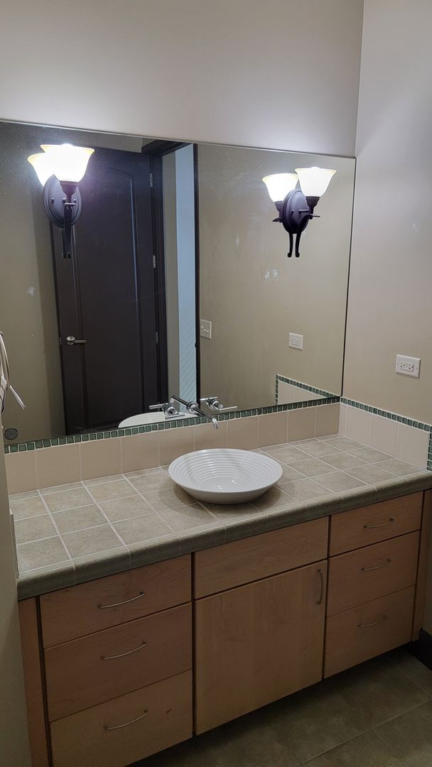 Building Photo - Views of the Boise Foothills this 2 bedroo...