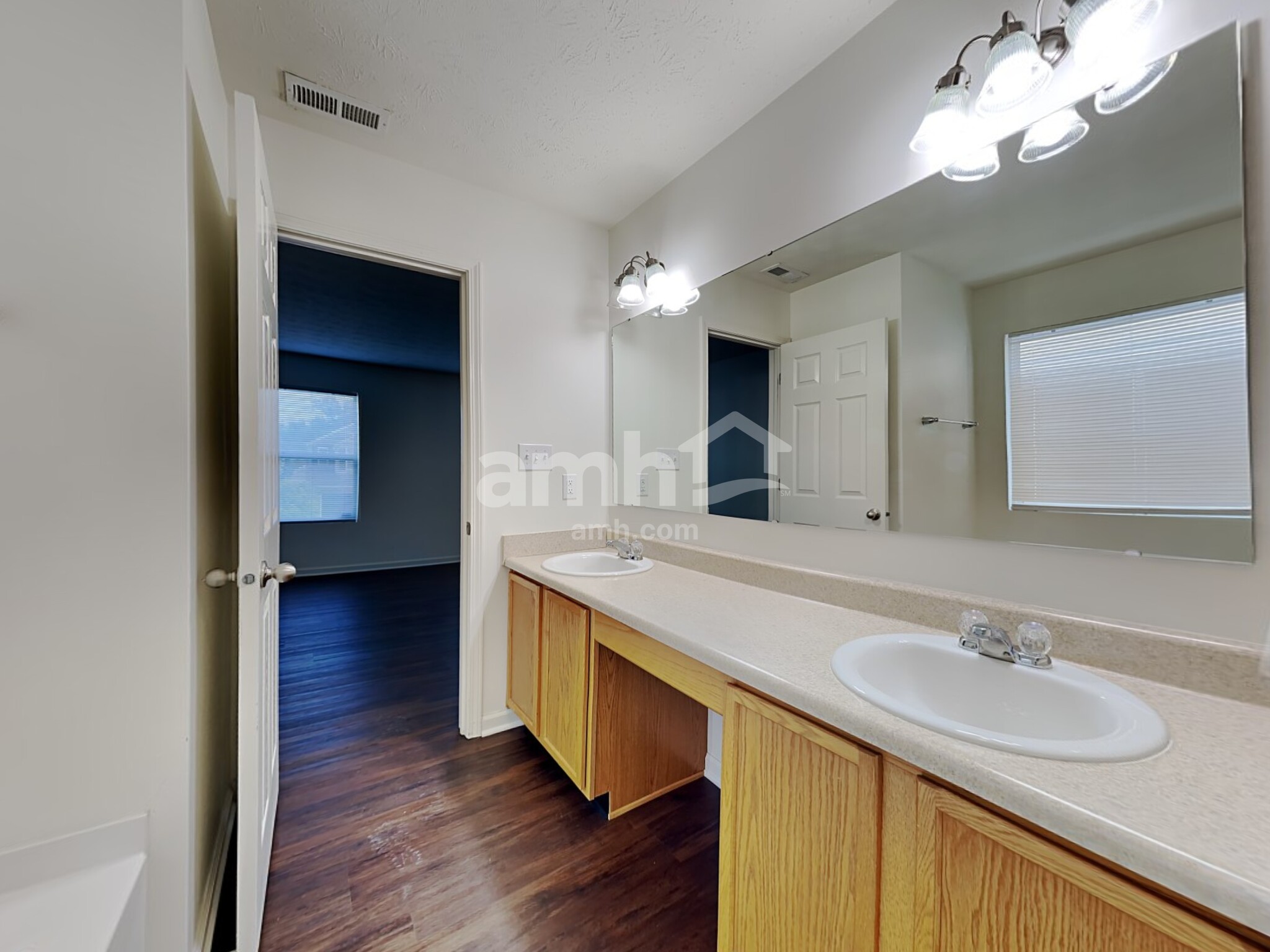 Building Photo - 11424 Long Lake Dr