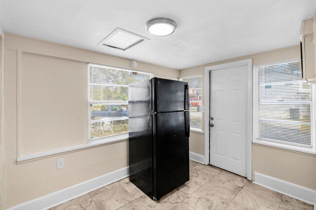 Building Photo - 1128 Belleair Rd