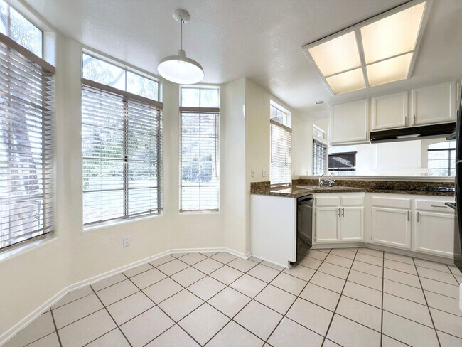 Building Photo - Upper Level Condo in Gated Community