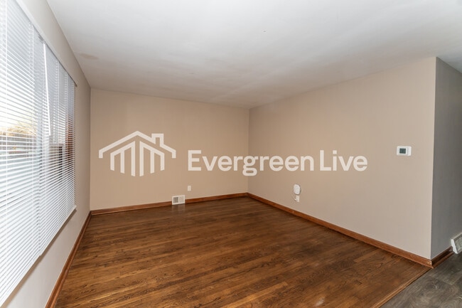 Building Photo - 4806 W Hampton Ave