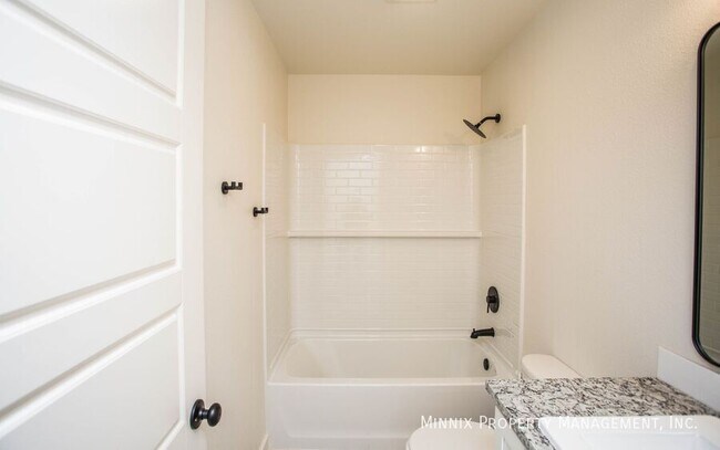 Building Photo - 2140 Langford Ave