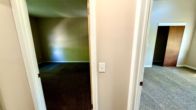 Building Photo - 451 Averill Ave