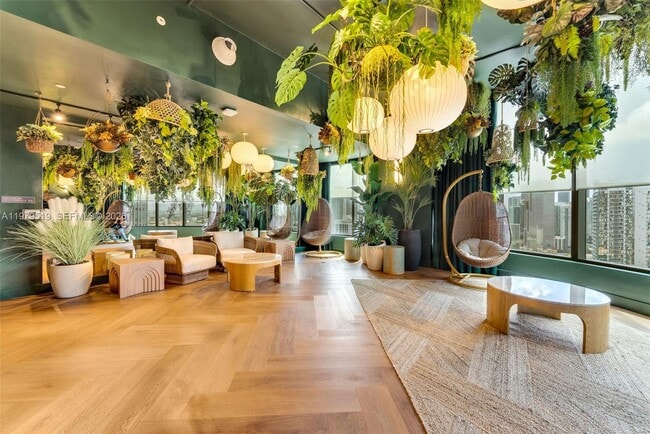 Building Photo - 121 NE 5th St