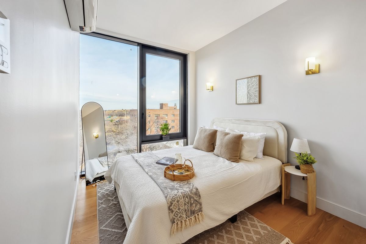 Building Photo - 1890 Pelham Pky