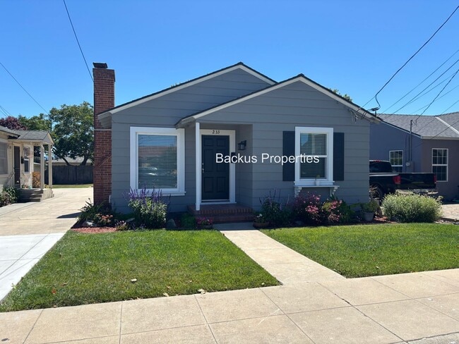 Building Photo - Newly remodeled cottage in South Salinas