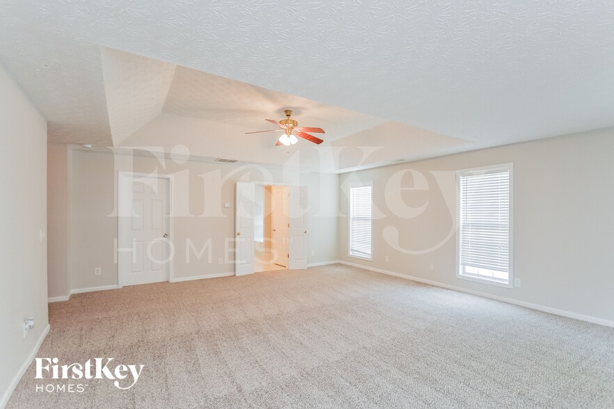 Building Photo - 6061 Fairington Farms Ln