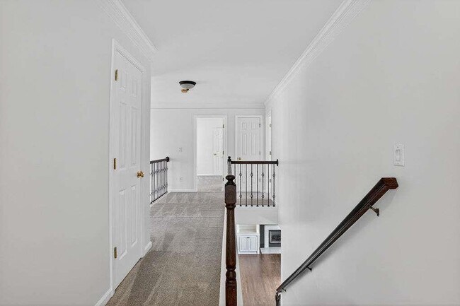 Building Photo - 1200 Cresthaven Ln NW