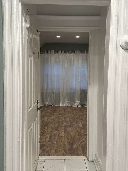 Building Photo - 305 Woodside Ave