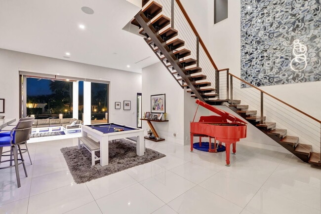 Building Photo - 334 Isle of Capri Dr