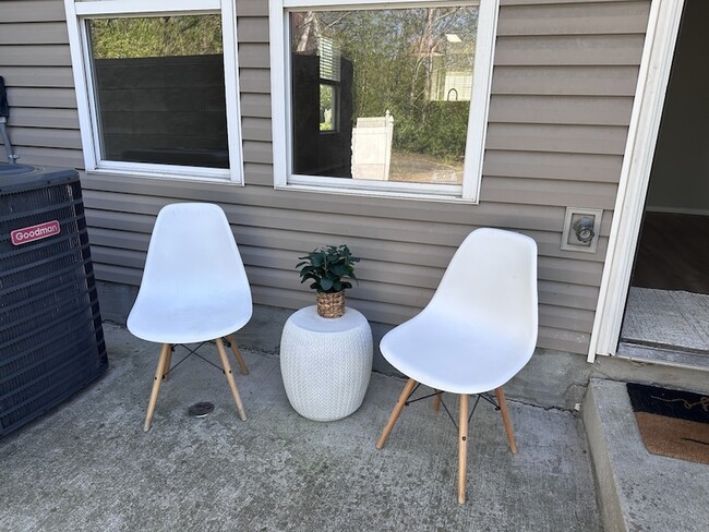 Building Photo - 5855 Monroe Crossing