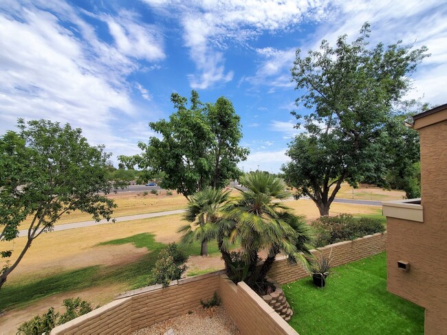 Building Photo - **MOVE IN SPECIAL***HALF OFF FIRST MONTHS RENT. UPSTAIRS 2 BEDROOM CONDO OVERLOOKING GREENBELT