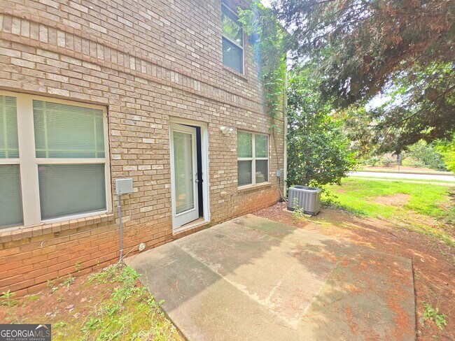 Building Photo - 1098 Mcconaughy Ct