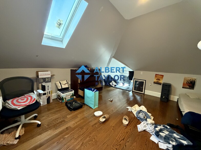 Building Photo - 71 Hillside St